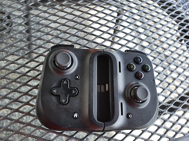 Zusammengeklappter Razer Kishi Android Controller 1