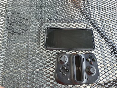 Zusammengeklappter Razer Kishi Android Controller 3