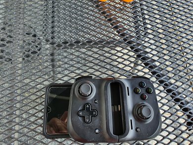 Größenvergleich Razer Kishi Android Controller mit Smartphone Samsung Galaxy A70