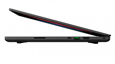 Razer Blade 15 Advanced Model 2021 rechte Seite Ports SD Kartenleser 1x USB Typ C 1x USB A und 1x HDMI