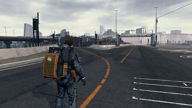 Death Stranding Directors Cut in 4K mit DLSS 2.0 Performance – Nvidias Upsampling liefert das stabilste, aber auch merklich unschärfste Bild. Die Schierenbildung der Vögel und bei anderen filigranen Elementen ist hier zudem am höchsten. Auffällig auch und typisch DLSS: Die Stromleitung links oben im Bild wird deutlich dicker gezeichnet, als bei beiden anderen Verfahren und auch gegenüber dem nativen Bild.