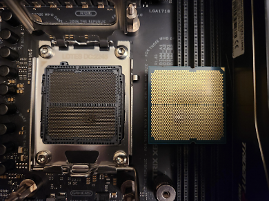 AMD Ryzen 7 7800X3D auf einem Asus ROG Strix X670E-E Gaming Wifi