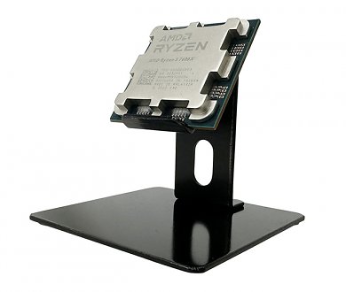CPU-Display-Ständer mit Ryzen-CPU.
