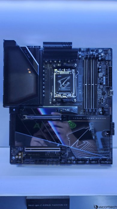 Gigabyte X870E AORUS Xtreme AI TOP