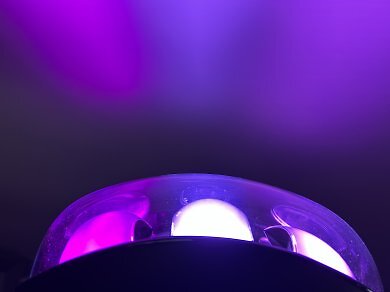 Die drei großen LED-Birnen sorgen mit Hilfe der gebogenen Linse für schöne Effekte.