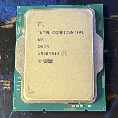 Sieht (beinahe) aus wie immer: Nur Kenner unterscheiden den 12+0-Kerner Bartlett Lake anhand der SMD-Bauteile von 8+16-kernigen Raptor Lakes.