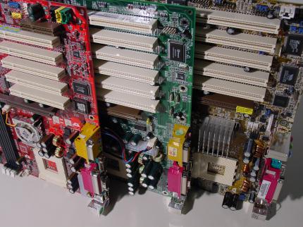 Marktübersicht Mainboards: Drei KT333-Boards im Testlabor