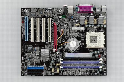 Leadtek: Nforce2-Board in Deluxe Version