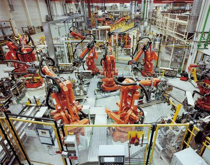 Solche klassischen Roboterarme werden vor allem für monotone Montagetätigkeiten eingesetzt.