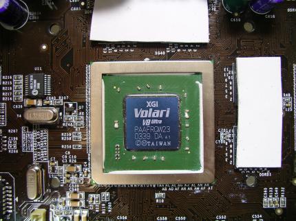 Das Volari-Duo-V8-Board mit zwei Grafikchips setzt optisch neue Ma&szlig;stäbe.