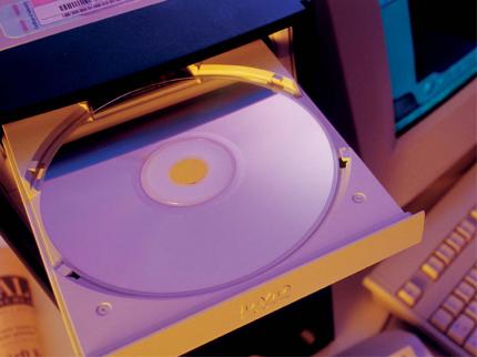 Mit Firmware-Updates lässt sich so mancher DVD-Brenner beschleunigen oder lernt bisher nicht unterstützte Formate.