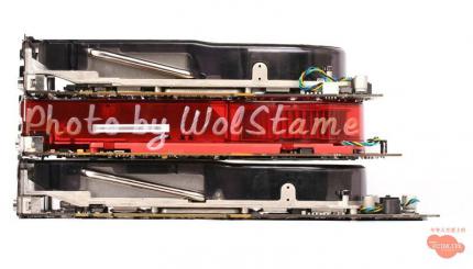 Direktvergleich der Boardgrößen von Radeon HD 2900 XT (Mitte), Geforce 8800 GTS (oben) und Geforce 8800 GTX (unten)