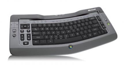 Sehr flache gewinkelte Bluetooth-Tastatur für Viel- und Wenigschreiber.
(Bild: Microsoft)