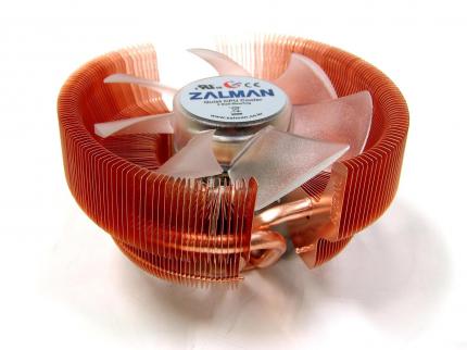 Stattliche 475 Gramm wiegt Zalmans CNPS8700 LED .