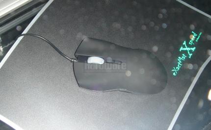 Razer auf der GC: Lachtesis unter Glas (Bild: PCGH)