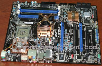 Abit IX38-Max: High-End-Platine ohne Heatpipe-Kühlung
(Bild: Tweaktown.com)