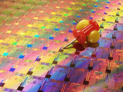 Intels Penryn-Architektur mit 45-Nanometer feinen Strukturen liegt auch der E7200-CPU zugrunde.