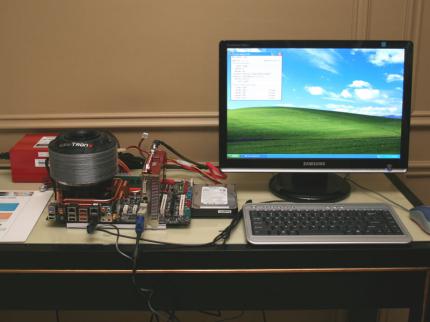 Der WayTronX Hybrid-Kühler in Aktion. (Bild: Techpowerup)