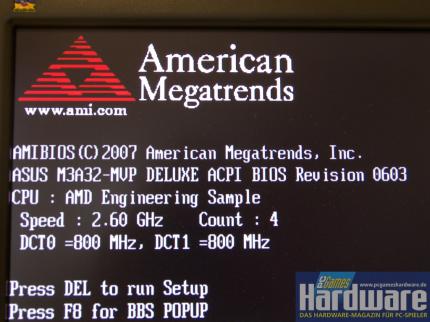Das M3A32-MVP Deluxe von Asus mit 790FX-Chip und dem aktuellen BIOS 0603 erkennt die CPU zwar nur als 'AMD Engineering Sample', stellt die Taktrate aber korrekt ein. (Bild: PCGH)