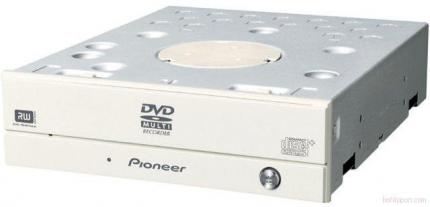 Pioneer-DVD-Laufwerk mit einer etwas ausgefalleneren Frontblende.