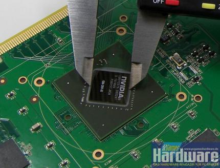 Geforce 9600 GT Review: 
Mit 15,9 Milimetern Höhe ist der Chip etwas höher als breit. Gesamtfläche: 235,32 Quadratmillimeter (Bild: PCGH)