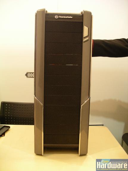 Thermaltake: Die große Version des noch namenlosen Gehäuses. Weiter Bilder finden Sie in der Galerie (Bild: PCGH)