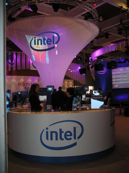 Am Intel-Stand auf der Cebit werden unter anderem 45nm-Prozessoren vorgeführt.