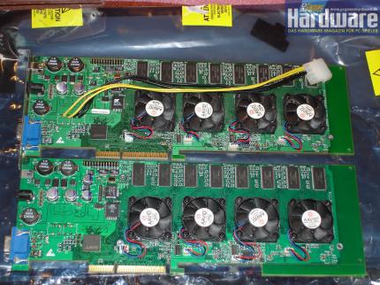 Voodoo5 6000 Rev. A-3700 und A3-3400 im Vergleich (oben im Bild: die Karte von PCGH-Redakteur Raffael Vötter)