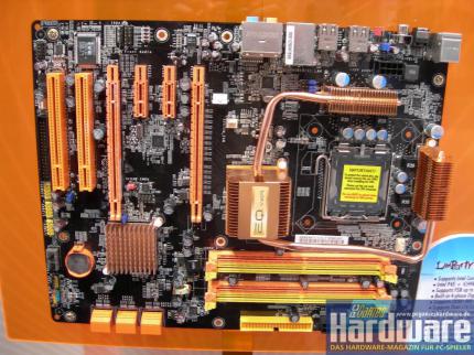 P45-Platine: DFI P45-T2R (Bild: PCGH)