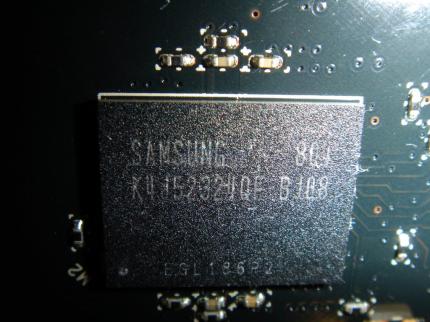 Point of View Geforce 9800 GTX: 0,833ns-GDDR3-RAM von Samsung. Theoretisch gut für 1.200 MHz (Bild: PCGH)