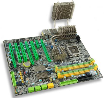 DFI Lanparty UT X48-T2R (Bild: Tweaktown)