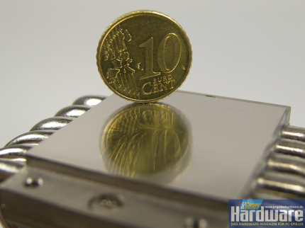 Coolermaster Hyper Z600: Spiegelnder Boden