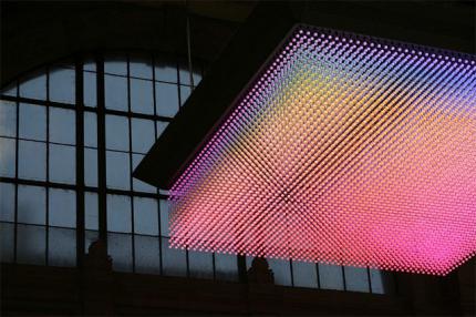 Fundstück: 3D-Display mit 25 Quadratmetern Fläche und 3 Tonnen Gewicht