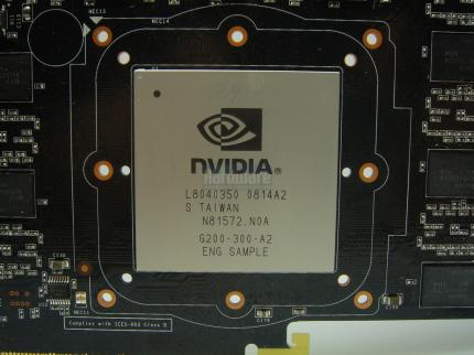 Geforce GTX280 im PCGH-Test: Unter diesem Heatspreader versteckt sich der G(T)200-Die (Bild: PCGH)