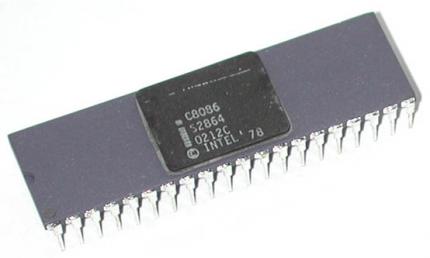 40 Pins, 29.000 Transistoren, 5 MHz - der erste x86-Prozessor (Bild: cpu-world.com)