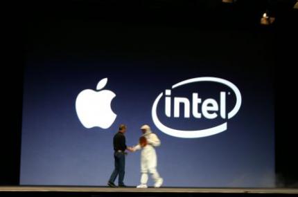 Apple und Intel - für viele Fans eine undenkbare Kombination. Doch der Erfolg gab Steve Jobs Recht. (Bild: engadget.com)