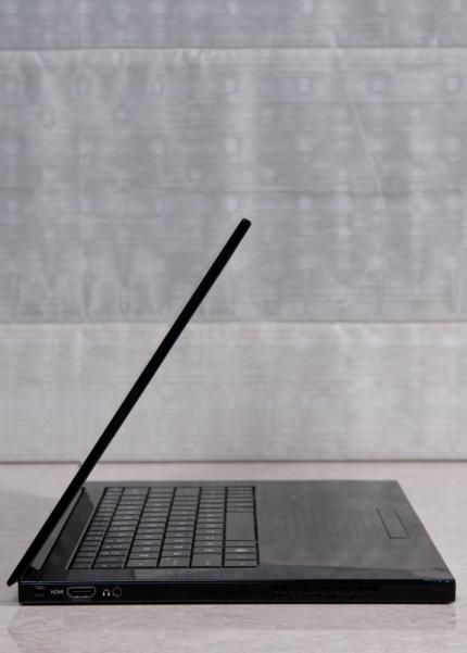 Das Voodoo Envy 113 ist nur 1,8 Zentimeter hoch.