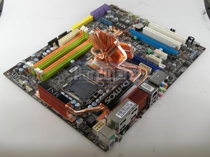 MSI P45 Platinum: MSIs P45-Top-Platine mit neuer Kühlung und Dr Mos (Bild: PCGH)