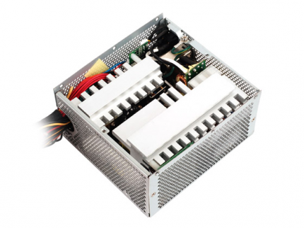 Passive 450 Watt in Form des Silverstone Nightjar SST-ST45NF (Bild: Silverstone)