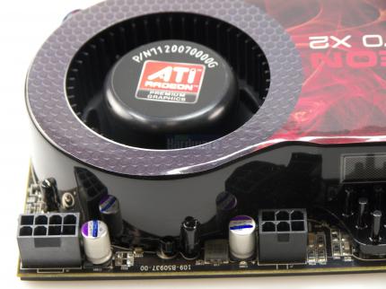Radeon HD 4870 X2: Zum Betrieb werden ein 8- und ein 6-Pol-Stromanschluss benötigt (Bild: PCGH)