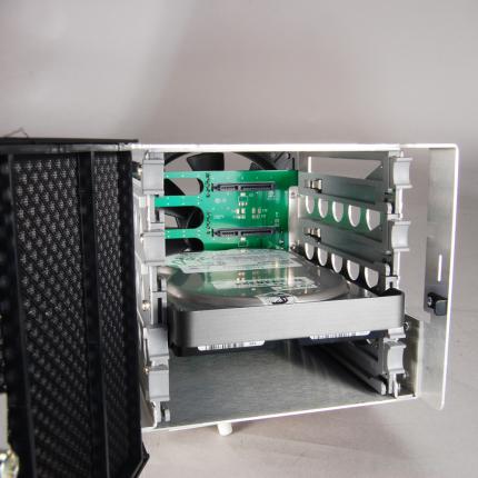 Das Lian-Li Festplatten-Rack EX-H34. (Bild: Lian-Li)