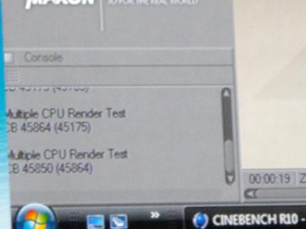 Intels Nehalem erreicht 19 Sekunden und 45.000 Punkte im Cinebench R10 (Bild: PCGH)