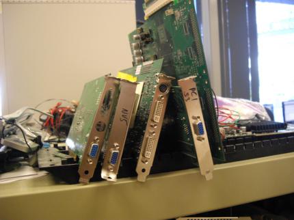 Nvidias Testlab. Und wieder: NV5 = Riva TNT 2 (Bild: PCGH)