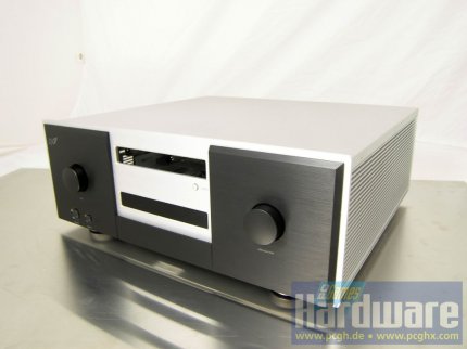 Vom hessischen Gehäusehersteller Pegasus hat uns ein neues HTPC-Gehäuse erreicht. Der 299 Euro teure PT-7620 hat Platz für ein Full-ATX-Mainboard und verfügt über zwei Noctua-Lüfter. (Bild: PCGH)