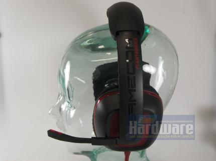 Gamecom 367: Der Tragekomfort ist identisch zum teureren Gamecom 777. (Bild: PCGH)