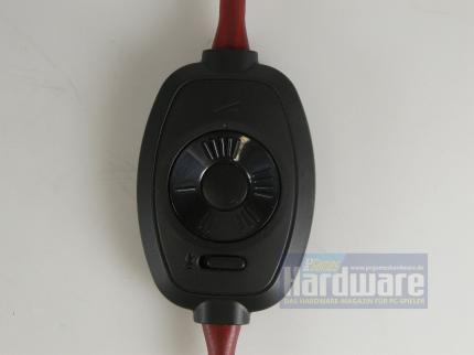 Gamecom 367/777: Mit der Kabelfernbedinung regeln Sie die Lautstärke oder lassen die Mikrofonaufnahme leiser werden. (Bild: PCGH)