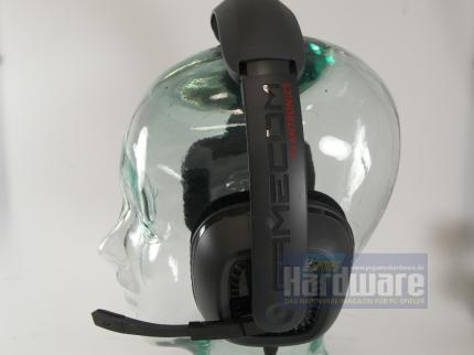 Gamecom 777: Das Headset sitzt bequem. Das Mikrofon lässt sich gut ausrichten und bleibt in Position. (Bild: PCGH) 