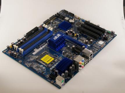 Abits IP35-E kostet nur noch 60 Euro. (Bild: PCGH)