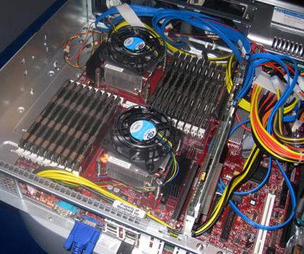 Nehalem Server-Plattform (Bild: plaza.fi)