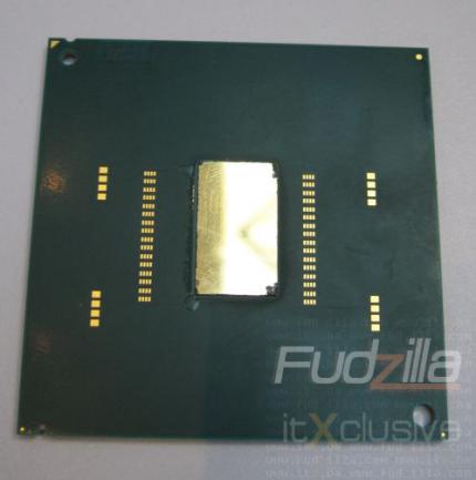 Oberseite der Forschungs-CPU mit 80 Kernen. (Bild: Fudzilla)